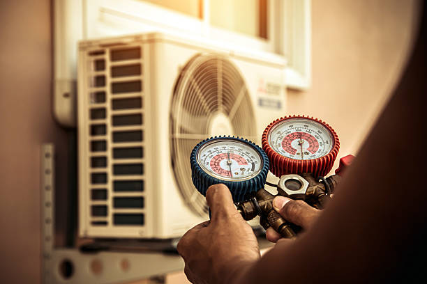 Professional Hvac technician working in North Fort Myers, FL